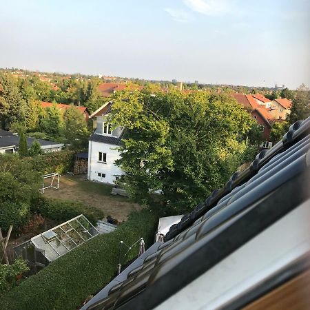Centralt I Gentofte I 2 Plan, Ved S-Tog Og Busser מראה חיצוני תמונה