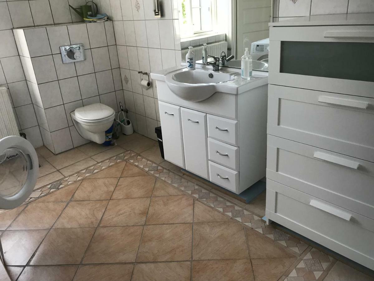 Centralt I Gentofte I 2 Plan, Ved S-Tog Og Busser מראה חיצוני תמונה