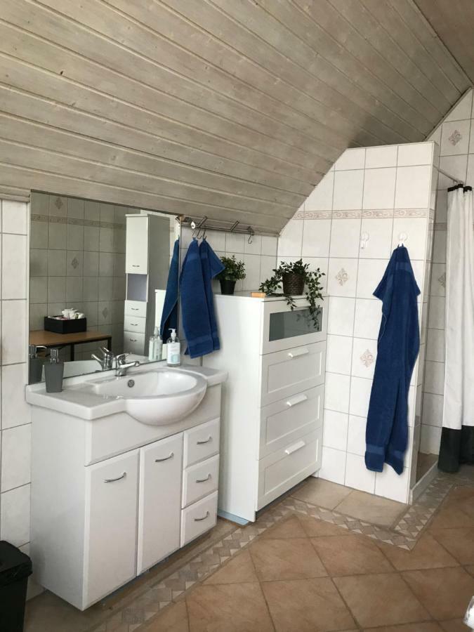 Centralt I Gentofte I 2 Plan, Ved S-Tog Og Busser מראה חיצוני תמונה