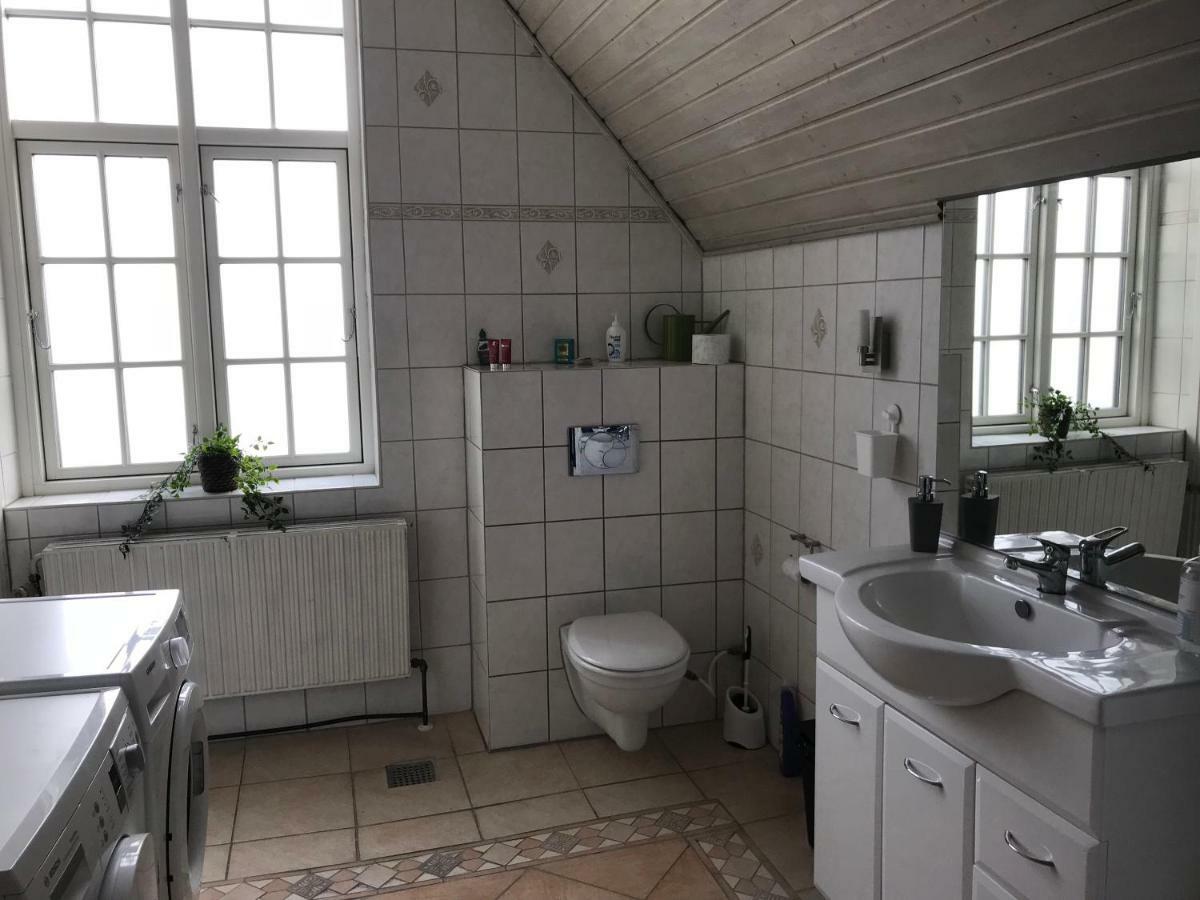 Centralt I Gentofte I 2 Plan, Ved S-Tog Og Busser מראה חיצוני תמונה