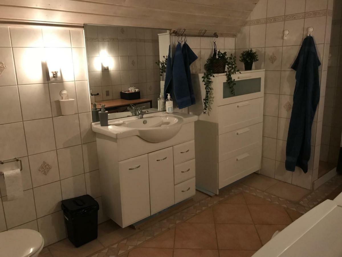 Centralt I Gentofte I 2 Plan, Ved S-Tog Og Busser מראה חיצוני תמונה