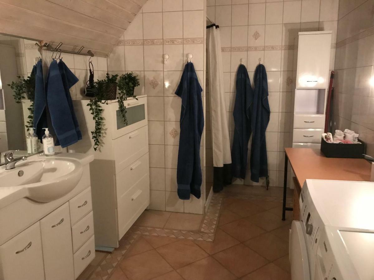 Centralt I Gentofte I 2 Plan, Ved S-Tog Og Busser מראה חיצוני תמונה
